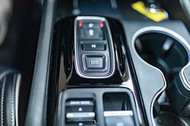 2024 Honda Pilot AWD Touring Leather Roof Nav BCam Red Deer AB