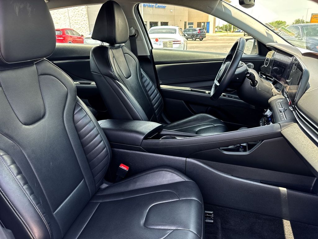 2024 Hyundai Elantra Limited - Photo 25