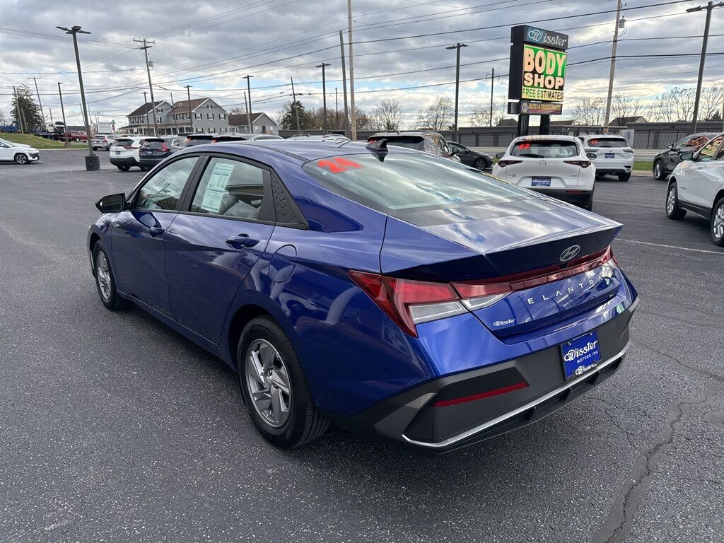 2024 Hyundai Elantra SE