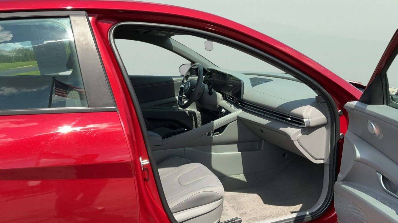 2024 Hyundai Elantra SEL 4dr Sedan Chesterfield MI
