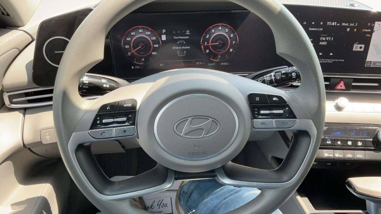 2024 Hyundai Elantra SEL 4dr Sedan Chesterfield MI