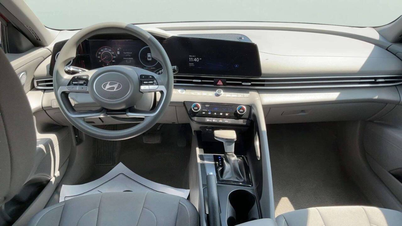 2024 Hyundai Elantra SEL 4dr Sedan Chesterfield MI