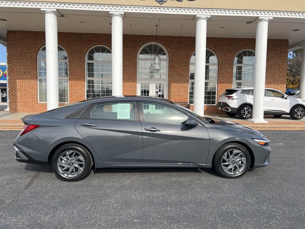 2024 Hyundai Elantra SEL Mount Joy PA