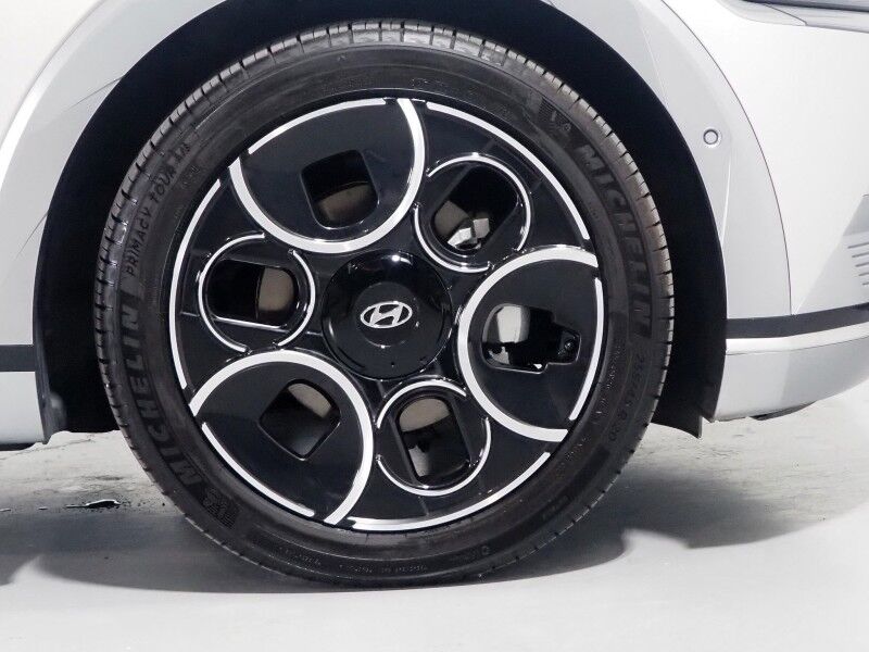 2024 Hyundai IONIQ 5 Disney100 Platinum Edition AWD *HEADS-UP DISPLAY, PANO GLASS ROOF, NAVIGATION, ADAPTIVE CRUISE, 360 CAMERAS, SMART PARKING, CLIMATE SEATS, HEATED STEERING, WIRELESS CHARGING, BOSE AUDIO, ANDROID & APPLE Round Rock TX