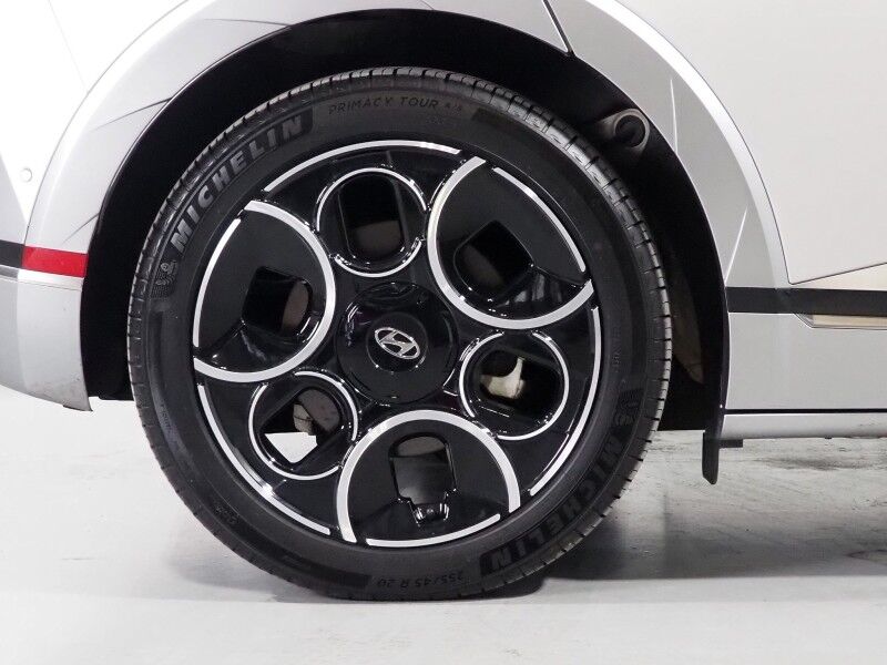 2024 Hyundai IONIQ 5 Disney100 Platinum Edition AWD *HEADS-UP DISPLAY, PANO GLASS ROOF, NAVIGATION, ADAPTIVE CRUISE, 360 CAMERAS, SMART PARKING, CLIMATE SEATS, HEATED STEERING, WIRELESS CHARGING, BOSE AUDIO, ANDROID & APPLE Round Rock TX