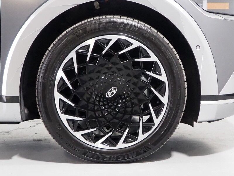 2024 Hyundai IONIQ 5 Limited AWD *HEADS-UP DISPLAY, PANORAMA GLASS ROOF, NAVIGATION, ADAPTIVE CRUISE, 360 VIEW CAMERAS, SMART PARKING, CLIMATE SEATS, HEATED STEERING, WIRELESS CHARGING, BOSE AUDIO, APPLE CARPLAY Round Rock TX