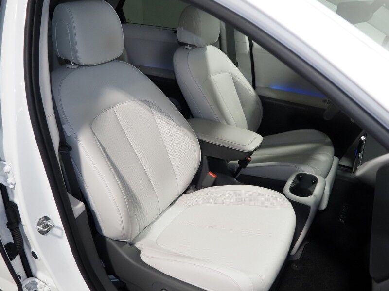2024 Hyundai IONIQ 5 Limited *HEADS-UP DISPLAY, PANORAMA GLASS ROOF, NAVIGATION, ADAPTIVE CRUISE, 360 VIEW CAMERAS, SMART PARKING, CLIMATE SEATS, HEATED STEERING, WIRELESS CHARGING, BOSE AUDIO, ANDROID & APPLE