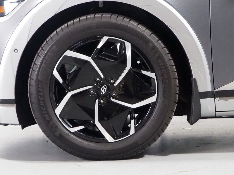 2024 Hyundai IONIQ 5 Limited *HEADS-UP DISPLAY, PANORAMA GLASS ROOF, NAVIGATION, ADAPTIVE CRUISE, 360 VIEW CAMERAS, SMART PARKING, CLIMATE SEATS, HEATED STEERING, WIRELESS CHARGING, BOSE AUDIO, ANDROID & APPLE Round Rock TX