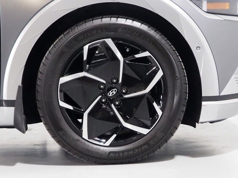 2024 Hyundai IONIQ 5 Limited *HEADS-UP DISPLAY, PANORAMA GLASS ROOF, NAVIGATION, ADAPTIVE CRUISE, 360 VIEW CAMERAS, SMART PARKING, CLIMATE SEATS, HEATED STEERING, WIRELESS CHARGING, BOSE AUDIO, ANDROID & APPLE Round Rock TX