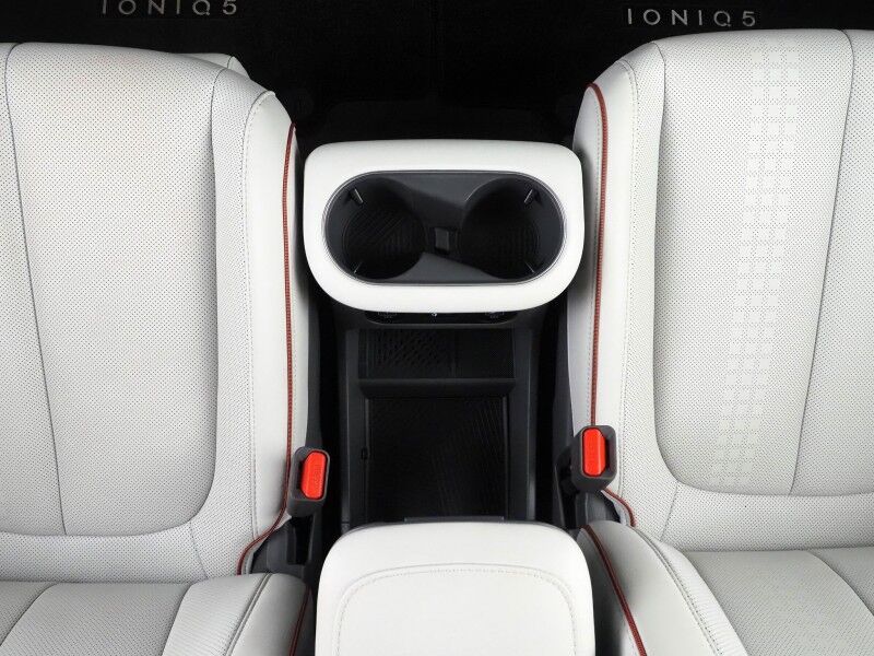 2024 Hyundai IONIQ 5 Limited *HEADS-UP DISPLAY, PANORAMA GLASS ROOF, NAVIGATION, ADAPTIVE CRUISE, 360 VIEW CAMERAS, SMART PARKING, CLIMATE SEATS, HEATED STEERING, WIRELESS CHARGING, BOSE AUDIO, ANDROID & APPLE Round Rock TX