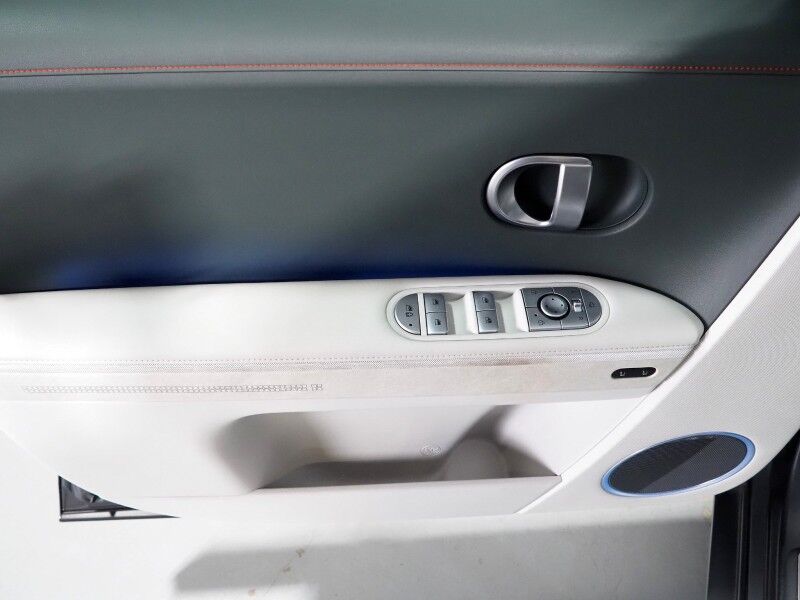 2024 Hyundai IONIQ 5 Limited *HEADS-UP DISPLAY, PANORAMA GLASS ROOF, NAVIGATION, ADAPTIVE CRUISE, 360 VIEW CAMERAS, SMART PARKING, CLIMATE SEATS, HEATED STEERING, WIRELESS CHARGING, BOSE AUDIO, ANDROID & APPLE Round Rock TX