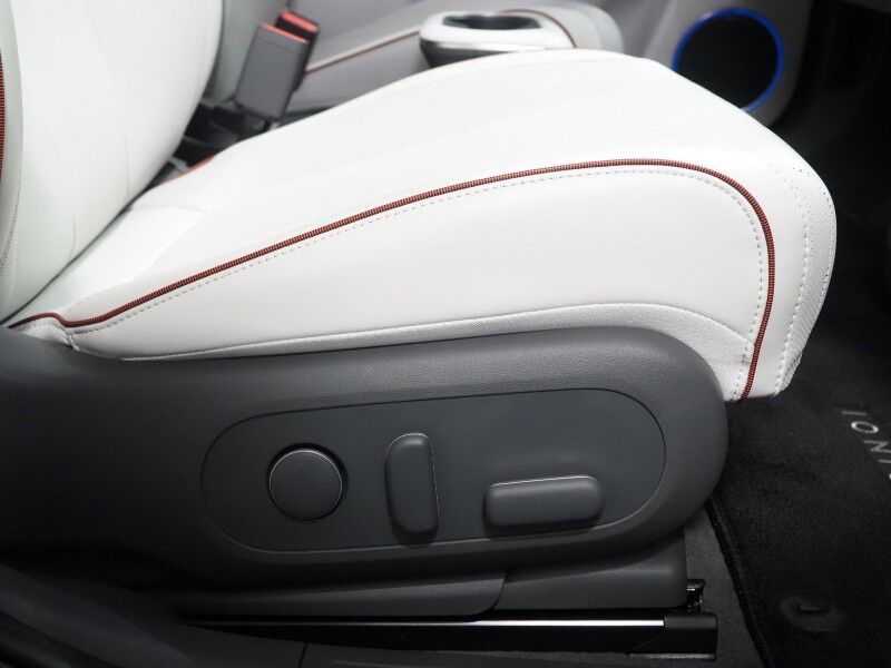 2024 Hyundai IONIQ 5 Limited *HEADS-UP DISPLAY, PANORAMA GLASS ROOF, NAVIGATION, ADAPTIVE CRUISE, 360 VIEW CAMERAS, SMART PARKING, CLIMATE SEATS, HEATED STEERING, WIRELESS CHARGING, BOSE AUDIO, ANDROID & APPLE Round Rock TX