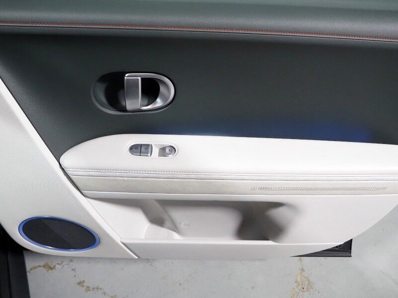 2024 Hyundai IONIQ 5 Limited *HEADS-UP DISPLAY, PANORAMA GLASS ROOF, NAVIGATION, ADAPTIVE CRUISE, 360 VIEW CAMERAS, SMART PARKING, CLIMATE SEATS, HEATED STEERING, WIRELESS CHARGING, BOSE AUDIO, ANDROID & APPLE Round Rock TX