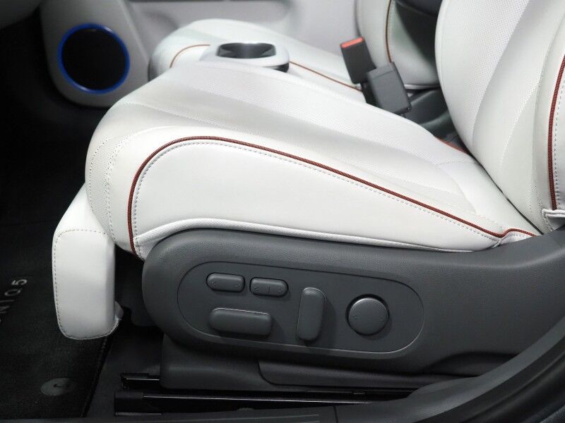 2024 Hyundai IONIQ 5 Limited *HEADS-UP DISPLAY, PANORAMA GLASS ROOF, NAVIGATION, ADAPTIVE CRUISE, 360 VIEW CAMERAS, SMART PARKING, CLIMATE SEATS, HEATED STEERING, WIRELESS CHARGING, BOSE AUDIO, ANDROID & APPLE Round Rock TX