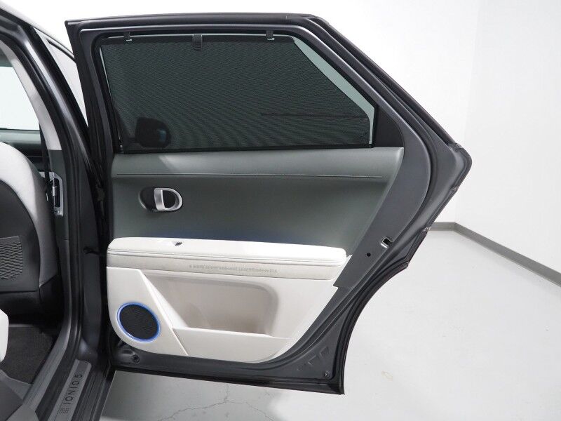 2024 Hyundai IONIQ 5 Limited *HEADS-UP DISPLAY, PANORAMA GLASS ROOF, NAVIGATION, ADAPTIVE CRUISE, 360 VIEW CAMERAS, SMART PARKING, CLIMATE SEATS, HEATED STEERING, WIRELESS CHARGING, BOSE AUDIO, ANDROID & APPLE Round Rock TX