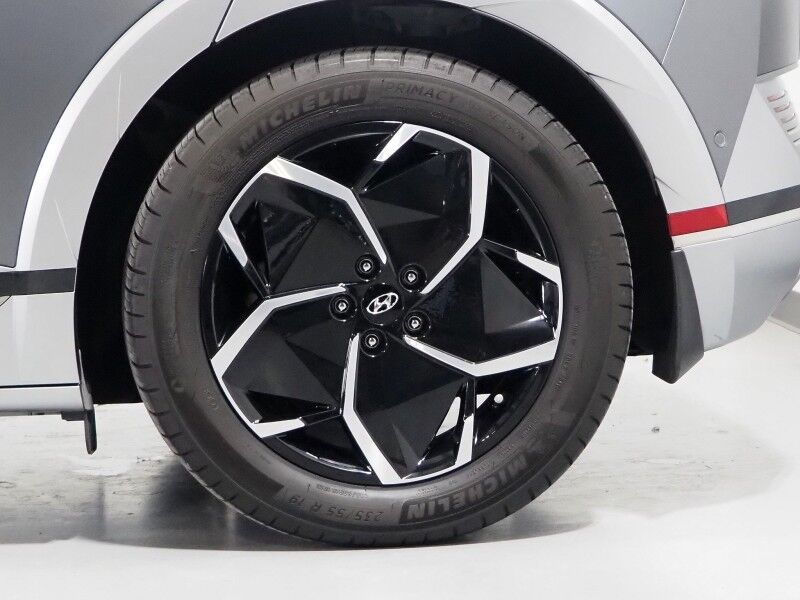 2024 Hyundai IONIQ 5 Limited *HEADS-UP DISPLAY, PANORAMA GLASS ROOF, NAVIGATION, ADAPTIVE CRUISE, 360 VIEW CAMERAS, SMART PARKING, CLIMATE SEATS, HEATED STEERING, WIRELESS CHARGING, BOSE AUDIO, ANDROID & APPLE Round Rock TX