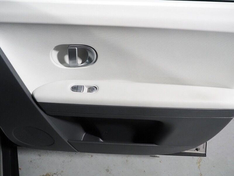 2024 Hyundai IONIQ 5 SEL AWD *NAVIGATION, SAFETY ALERTS, ADAPTIVE CRUISE, BACKUP-CAMERA, HEATED SEATS/STEERING, POWER TAILGATE, WIRELESS CHARGING, ANDROID & APPLE Round Rock TX