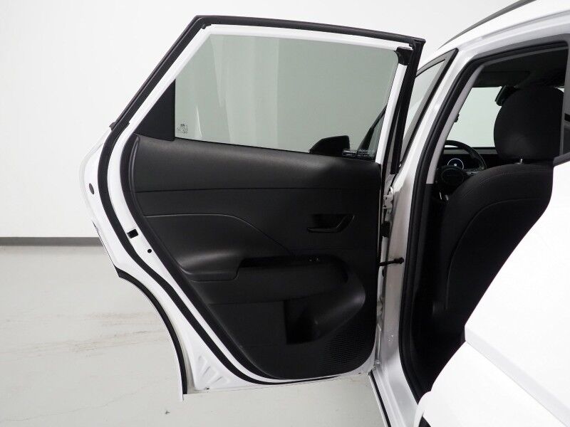 2024 Hyundai Kona Electric SEL *NAVIGATION, ADAPTIVE CRUISE, SAFETY ALERTS, BACKUP-CAMERA, COLOR TOUCHSCREEN, HEATED SEATS, KEYLESS ENTRY, ALLOY WHEELS, BLUETOOTH, ANDROID & APPLE Round Rock TX