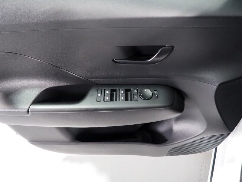 2024 Hyundai Kona Electric SEL *NAVIGATION, ADAPTIVE CRUISE, SAFETY ALERTS, BACKUP-CAMERA, COLOR TOUCHSCREEN, HEATED SEATS, KEYLESS ENTRY, ALLOY WHEELS, BLUETOOTH, ANDROID & APPLE Round Rock TX