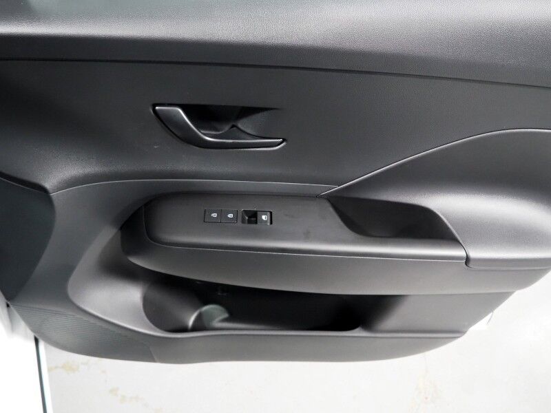 2024 Hyundai Kona Electric SEL *NAVIGATION, ADAPTIVE CRUISE, SAFETY ALERTS, BACKUP-CAMERA, COLOR TOUCHSCREEN, HEATED SEATS, KEYLESS ENTRY, ALLOY WHEELS, BLUETOOTH, ANDROID & APPLE Round Rock TX