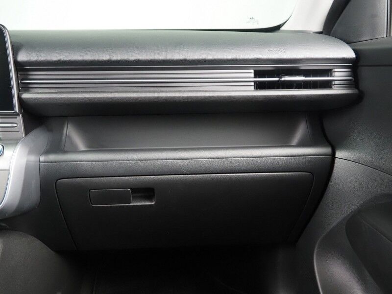 2024 Hyundai Kona Electric SEL *NAVIGATION, ADAPTIVE CRUISE, SAFETY ALERTS, BACKUP-CAMERA, COLOR TOUCHSCREEN, HEATED SEATS, KEYLESS ENTRY, ALLOY WHEELS, BLUETOOTH, ANDROID & APPLE Round Rock TX