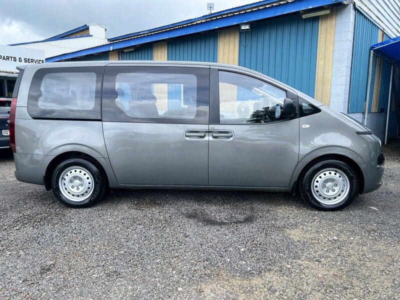 2024 Hyundai STARIA GL 11 Seater (2.2L Diesel) Vaitele