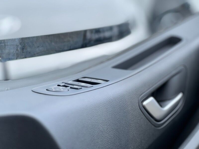 2024 Hyundai STARIA GL 11 Seater (2.2L Diesel) Vaitele