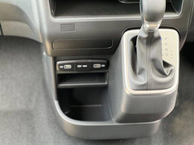 2024 Hyundai STARIA GL 11 Seater (2.2L Diesel) Vaitele