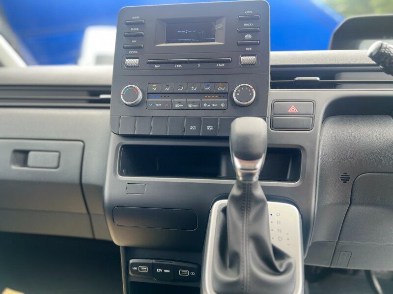 2024 Hyundai STARIA GL 11 Seater (2.2L Diesel) Vaitele