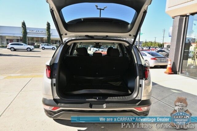 2024 Hyundai Tucson SEL / AWD / Auto Start / Power & Heated Cloth Seats / Lane Departure & Blind Spot / Adaptive Cruise Control / Apple CarPlay & Android Auto / Back Up Cam / Keyless Entry & Start / Aluminum Wheels / 1-Owner Anchorage AK