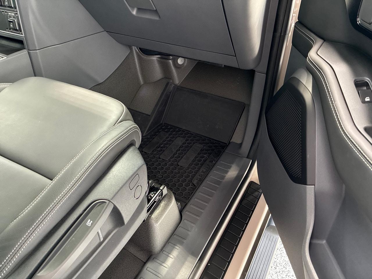 2024 INEOS Grenadier Station Wagon Fieldmaster Edition, Ladder, Side Steps, Tailgate Table Houston TX