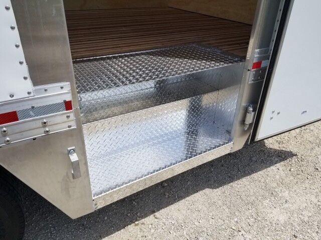 2024 Isuzu NPR-XD Crew Cab 16' Dry Box with 2000 Lbs Lift Gate Homestead FL