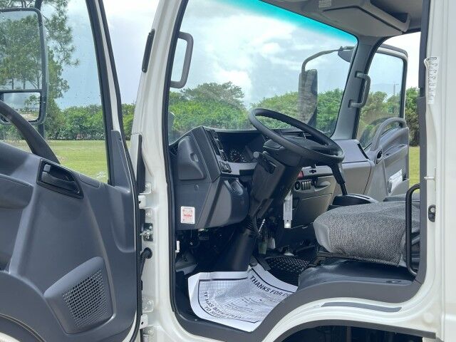 2024 Isuzu NRR GAS 20&apos; Dry Box Truck with 2,200lb Lift Gate Homestead FL