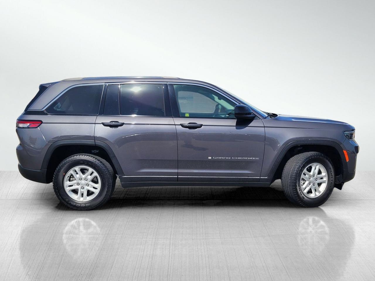 2024 JEEP GRAND CHEROKEE LAREDO