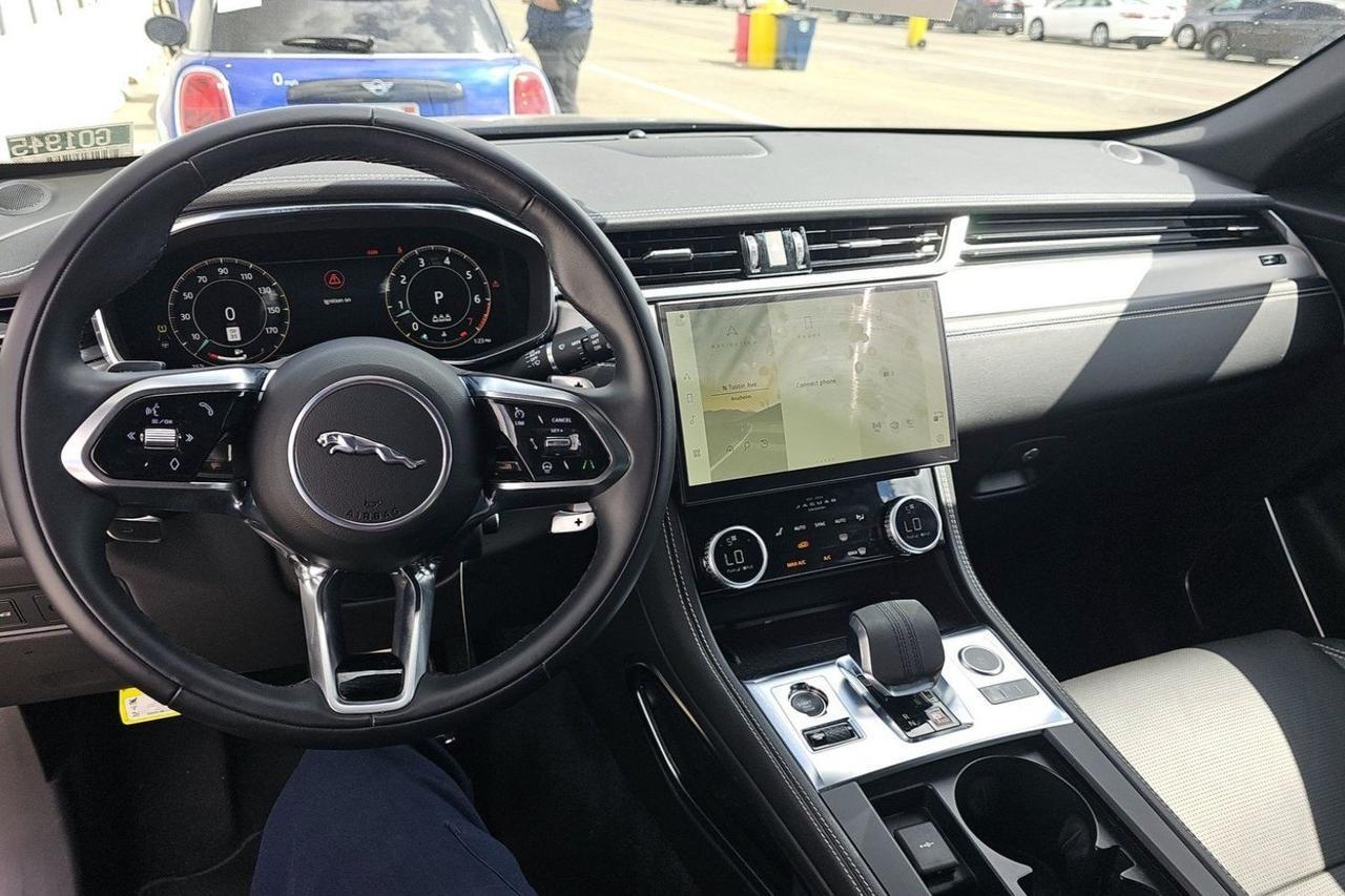 2024 Jaguar F-PACE P400 R-Dynamic S 1-Owner Heated/Cooled Performance Seats Portland OR