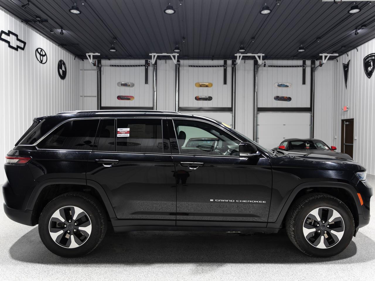2024 Jeep Cherokee 4We Hybrid Cranberry PA