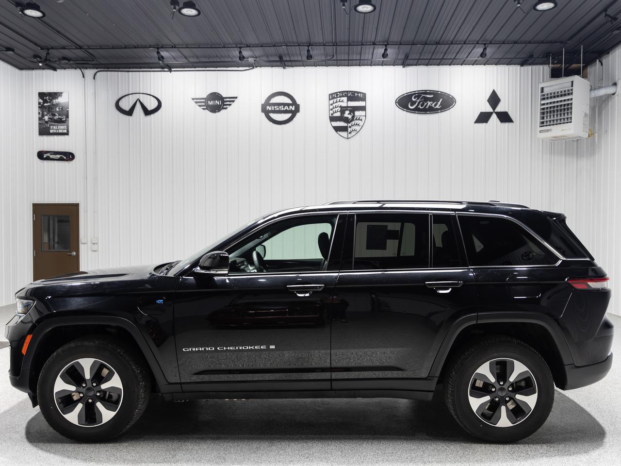 2024 Jeep Cherokee 4We Hybrid Cranberry PA