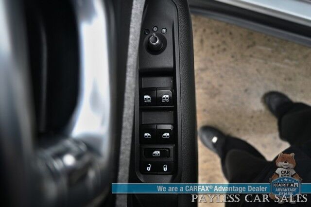 2024 Jeep Compass Latitude / 4X4 / Premium Cloth Seats / Power Mirrors, Windows, & Locks / Forward Collision & Blind Spot Alert / Apple CarPlay & Android Auto / Back Up Camera / Cruise Control / Keyless Entry & Start / 32 MPG / 1-Owner Anchorage AK