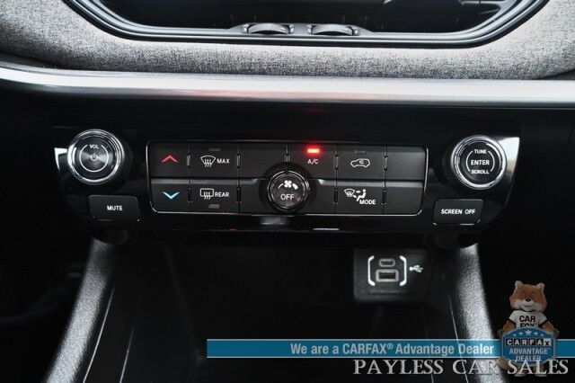 2024 Jeep Compass Latitude / 4X4 / Premium Cloth Seats / Power Mirrors, Windows, & Locks / Forward Collision & Blind Spot Alert / Apple CarPlay & Android Auto / Back Up Camera / Cruise Control / Keyless Entry & Start / 32 MPG / 1-Owner Anchorage AK