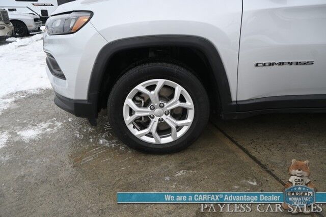 2024 Jeep Compass Latitude / 4X4 / Premium Cloth Seats / Power Mirrors, Windows, & Locks / Forward Collision & Blind Spot Alert / Apple CarPlay & Android Auto / Back Up Camera / Cruise Control / Keyless Entry & Start / 32 MPG / 1-Owner Anchorage AK