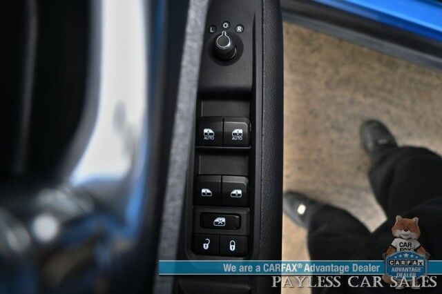 2024 Jeep Compass Latitude / 4X4 / Premium Cloth Seats / Power Mirrors, Windows, & Locks / Lane Departure & Blind Spot Alert / Apple CarPlay & Android Auto / Back Up Camera / 32 MPG / 1-Owner Anchorage AK