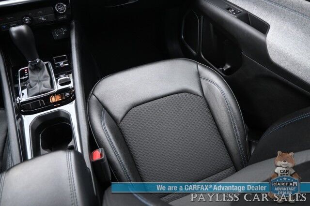 2024 Jeep Compass Latitude / 4X4 / Premium Cloth Seats / Power Mirrors, Windows, & Locks / Lane Departure & Blind Spot Alert / Apple CarPlay & Android Auto / Back Up Camera / 32 MPG / 1-Owner Anchorage AK