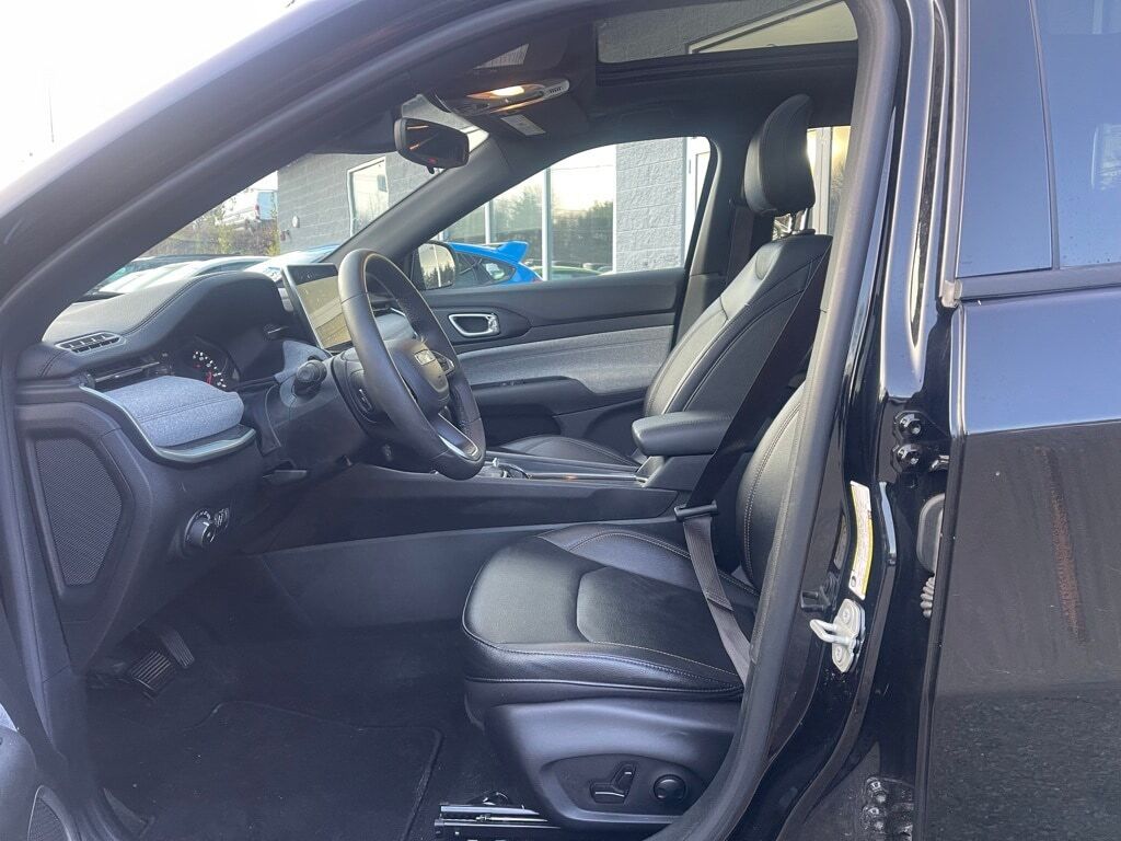 2024 Jeep Compass Latitude Lux Orange MA