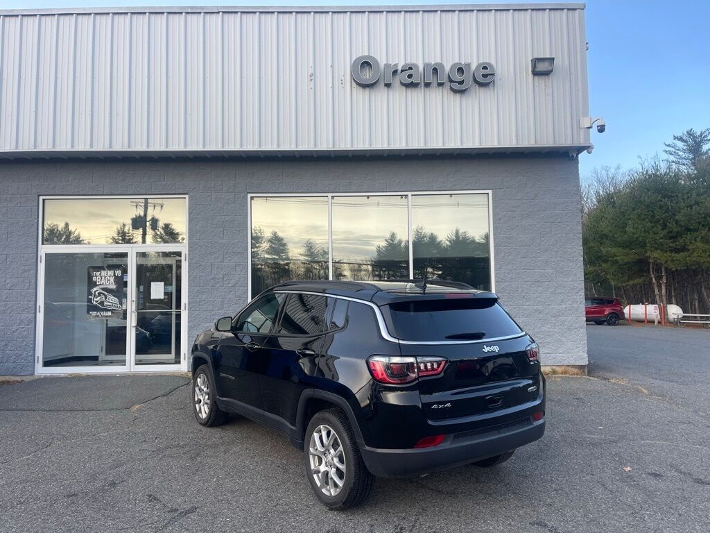 2024 Jeep Compass Latitude Lux Orange MA