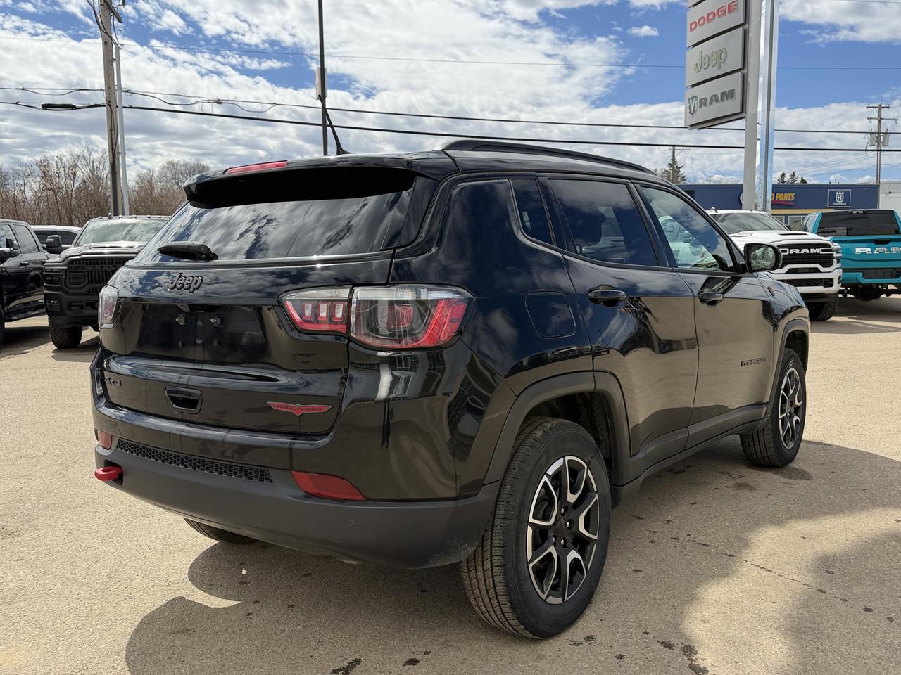 2024 Jeep Compass Trailhawk 4x4 | 2L Turbo | NAV | Heated Leather Seats | Remote Start | Power Liftgate Redwater AB