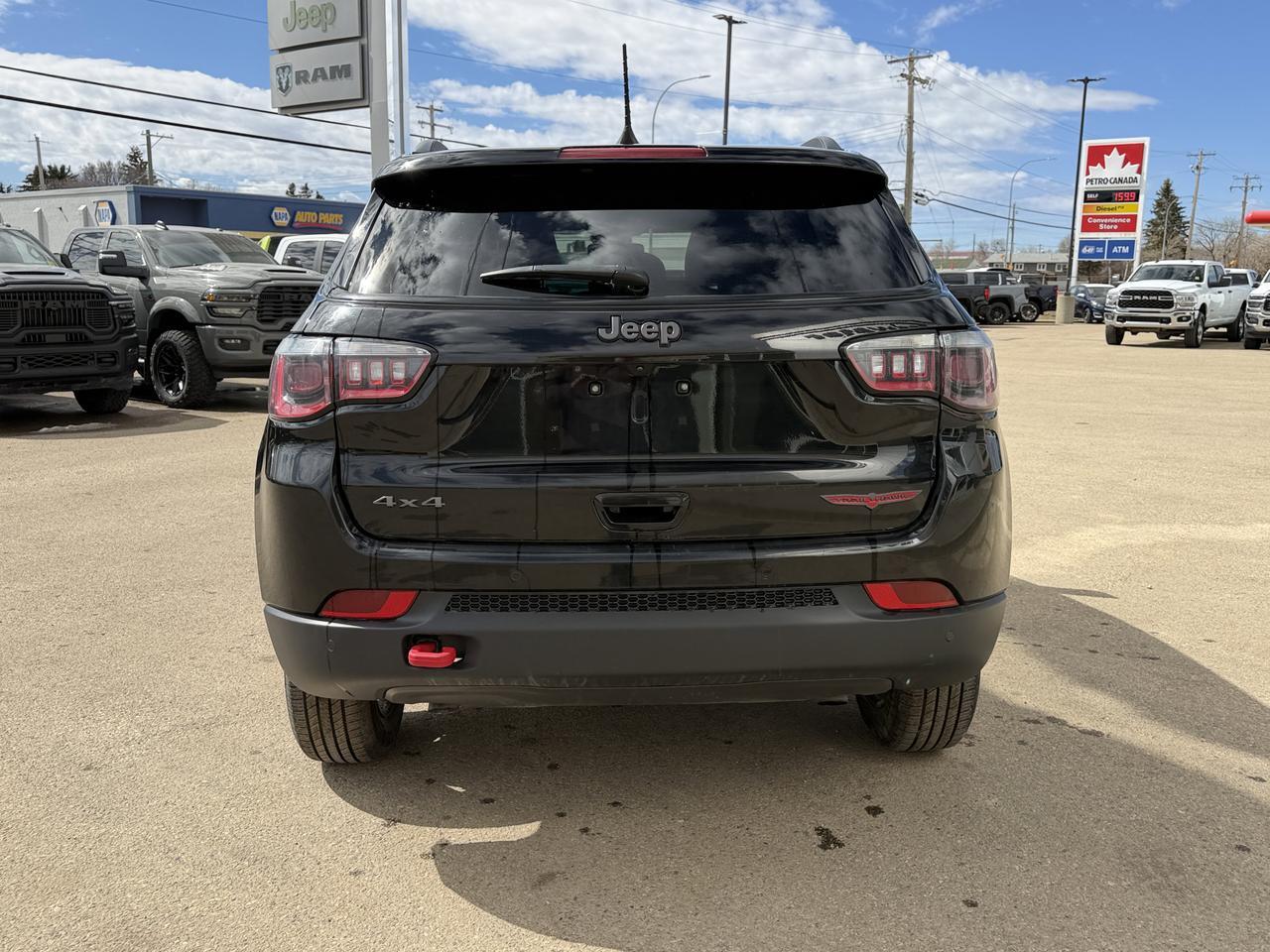 2024 Jeep Compass Trailhawk 4x4 | 2L Turbo | NAV | Heated Leather Seats | Remote Start | Power Liftgate Redwater AB