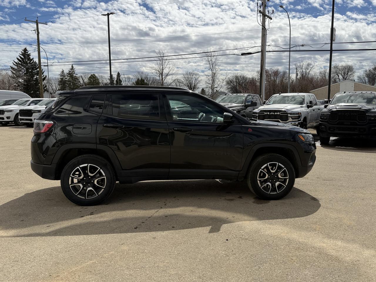 2024 Jeep Compass Trailhawk 4x4 | 2L Turbo | NAV | Heated Leather Seats | Remote Start | Power Liftgate Redwater AB