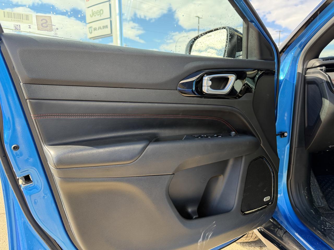 2024 Jeep Compass Trailhawk 4x4 | 2L Turbo | NAV | Leather | Heated Seats | Remote Start | Power Liftgate Redwater AB