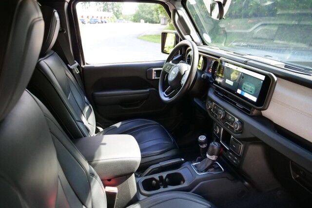 2024 Jeep Gladiator Sport 4X4 / Wheels & Tires Upgrade / Leather Seating! High Point NC