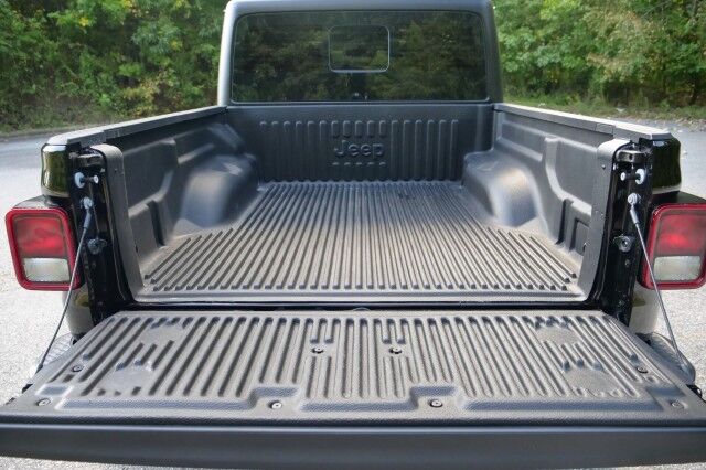 2024 Jeep Gladiator Sport 4X4 / Wheels & Tires Upgrade / Leather Seating! High Point NC